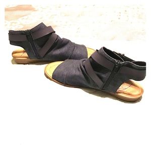 NWT Blowfish Sandals